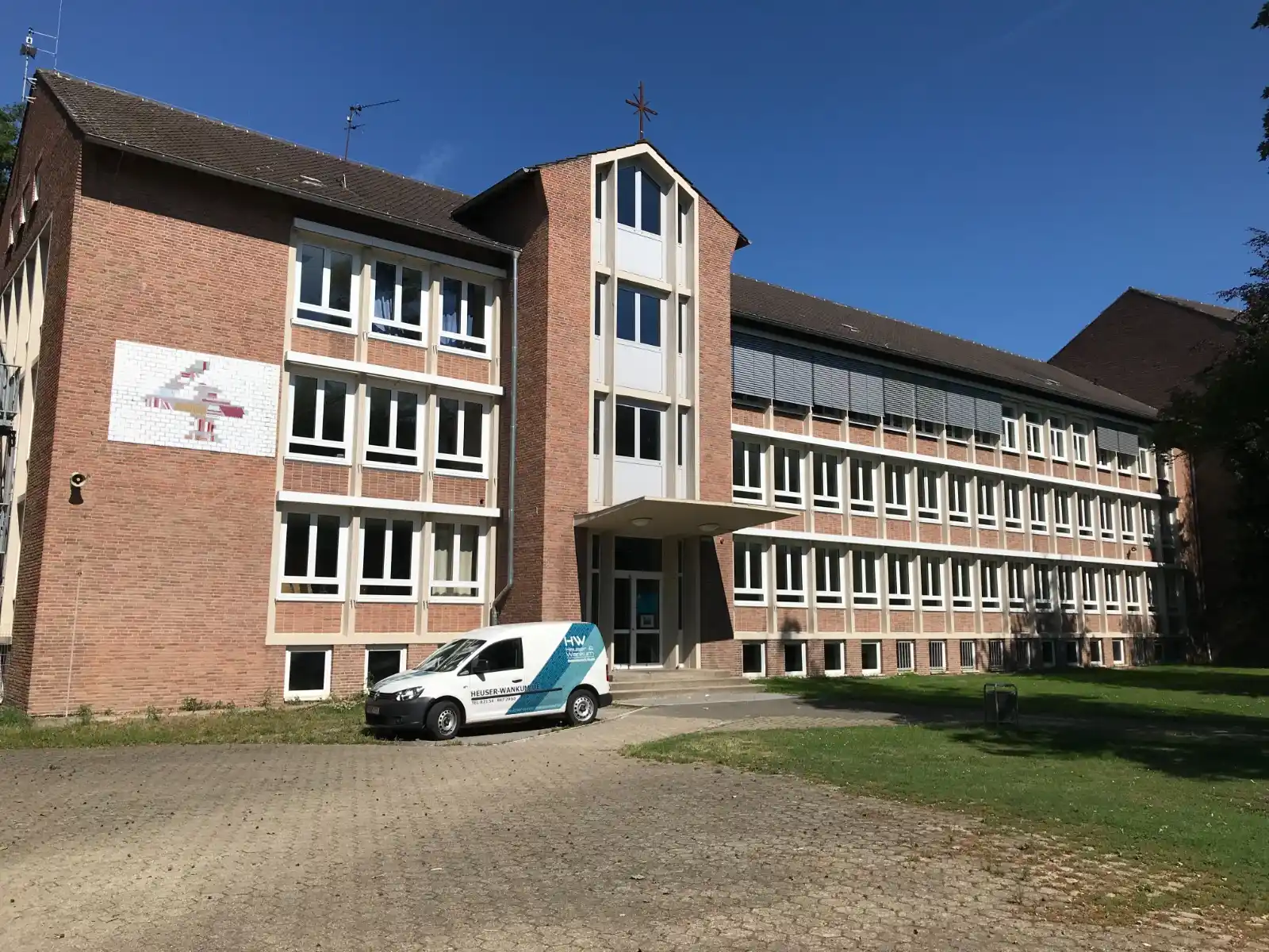 Image from Stadt Willich : Weitere Zusammenarbeit in Sachen St. Bernhard-Gymnasium fixiert: Rat ...