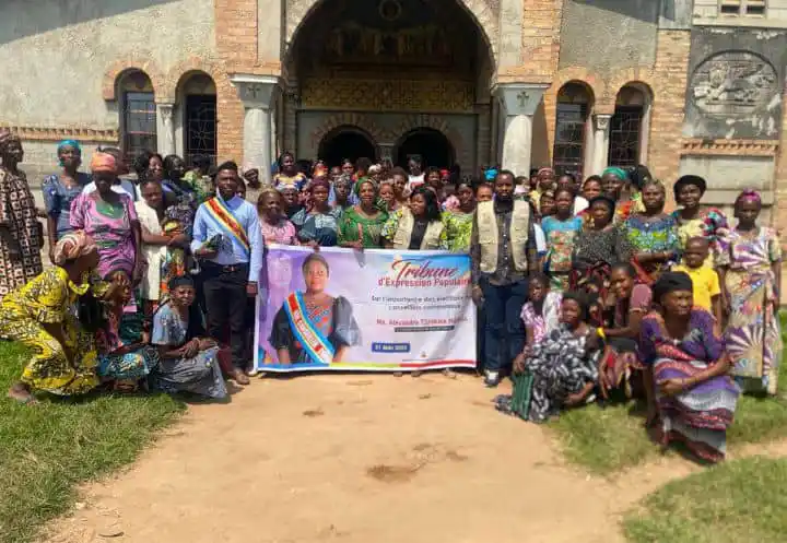 Image from Profil-infos.com: https://profil-infos.com/publication/128/kananga-une-tribune-populaire...