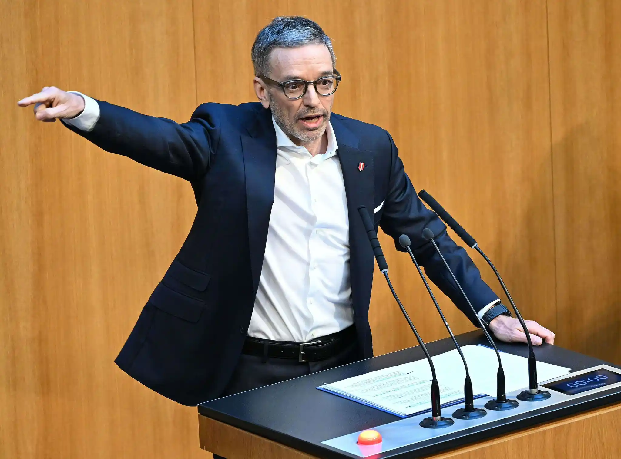 Image from exxpress.at: *Kickl warnt vor Selenskyj-Besuch: Österreich darf keine Propagandabüh...