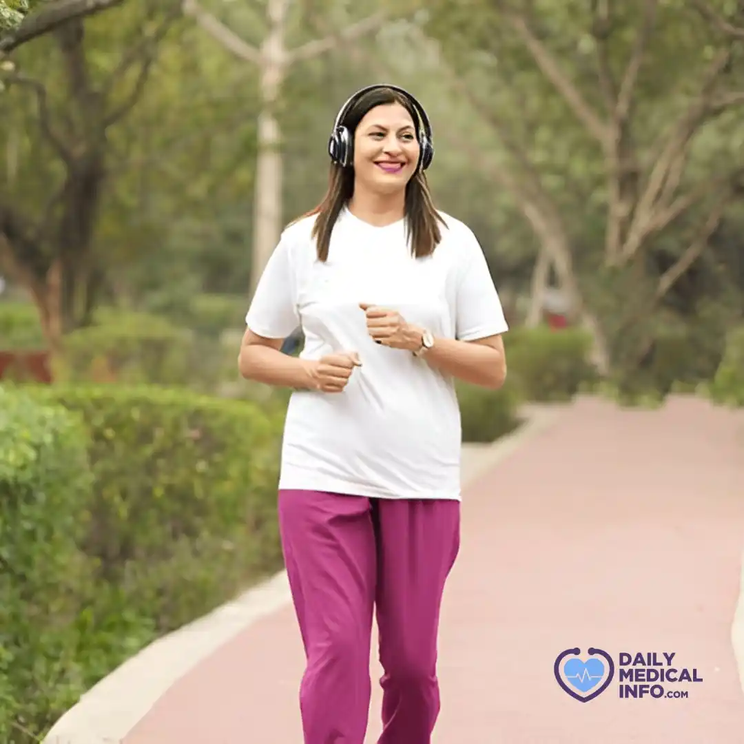 Image from Dailymedicalinfo.com: كيف يساهم المشي في تخفيف أعراض الدورة الشهرية؟ على الرغم من صعوبة التح...