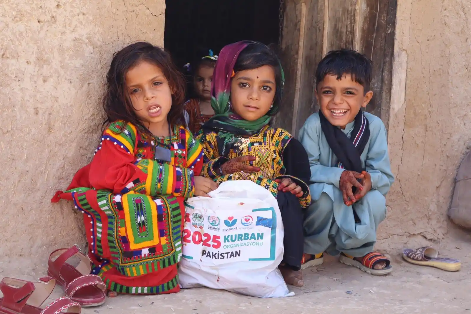 Image from Umut Kervanı Vakfı: Pakistan 🇵🇰 / <a class="text-blue-500 hover:underline cursor-pointer...