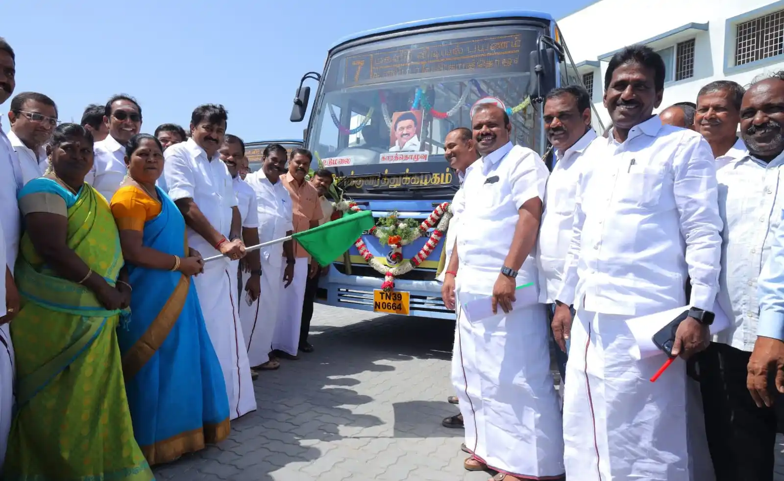 Image from மு. பெ. சாமிநாதன்: திருப்பூர் மாவட்டம், உடுமலைப்பேட்டை நகராட்சி பேருந்து நிலையத்தில் தமிழ...