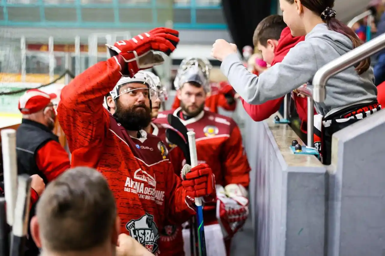 Image from Eisbären Regensburg: 40 Jahre voller Leidenschaft. Unsere Nummer 9. Unser Richie. Unsere Le...