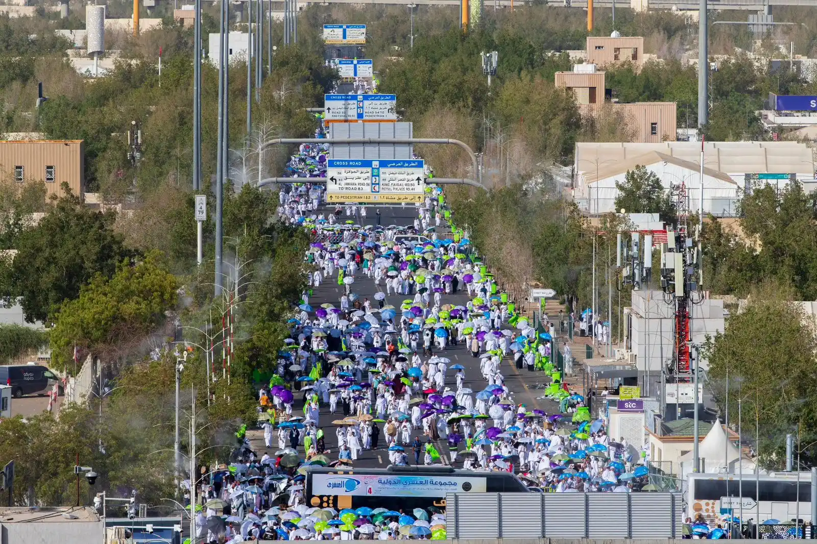 Image from قناة الإخبارية: الصحة تحذر الحجاج من التعرض المباشر لأشعة الشمس للمزيد: https://www.a...