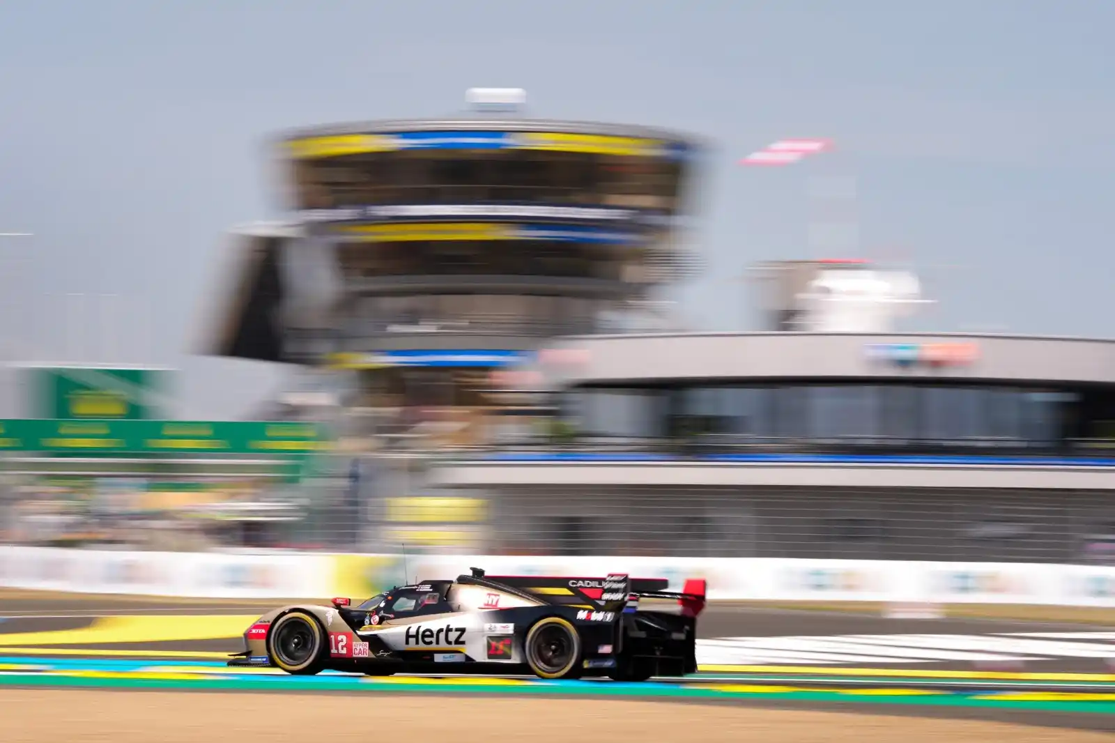 Image from Band | F1 na Band: *AMANHÃ TEM MAIS* *Cadillac "dorme" na pole para as 24 Horas de Le M...