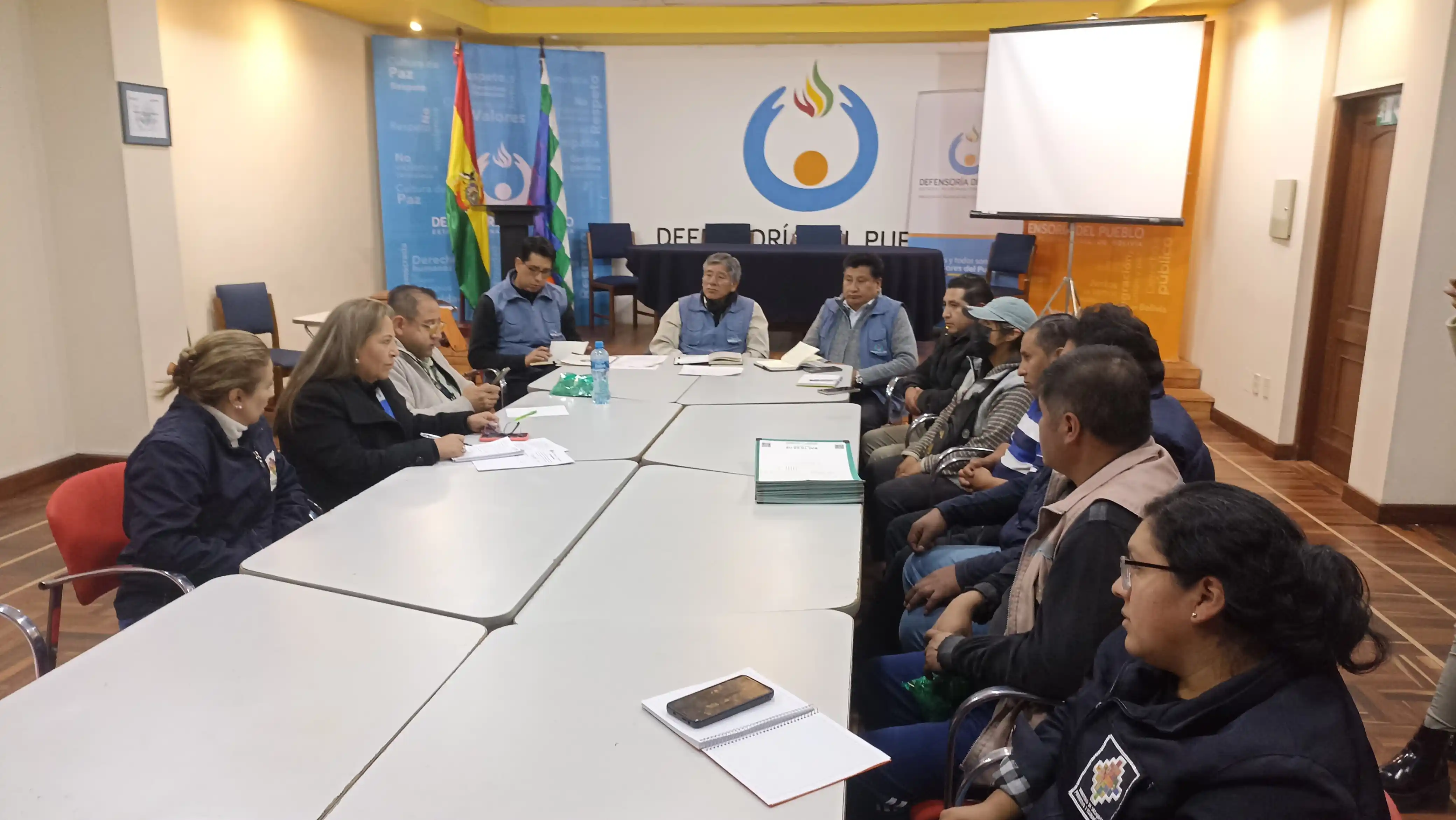 Image from Defensoría del Pueblo de Bolivia: *📄|| DEFENSORÍA DEL PUEBLO REINSTALA DIÁLOGO ENTRE EL GOBIERNO Y COME...