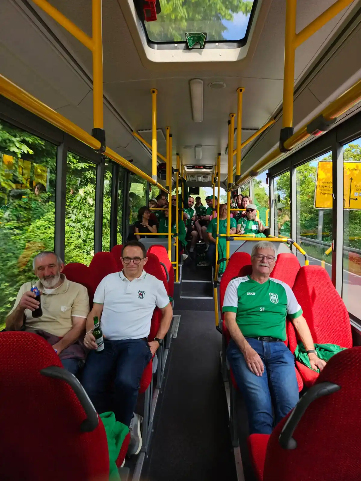 Image from TSV Immenhausen: Der Fanbus ist unterwegs... bis gleich! 💚🤍⚽️ <a class="text-blue-500...
