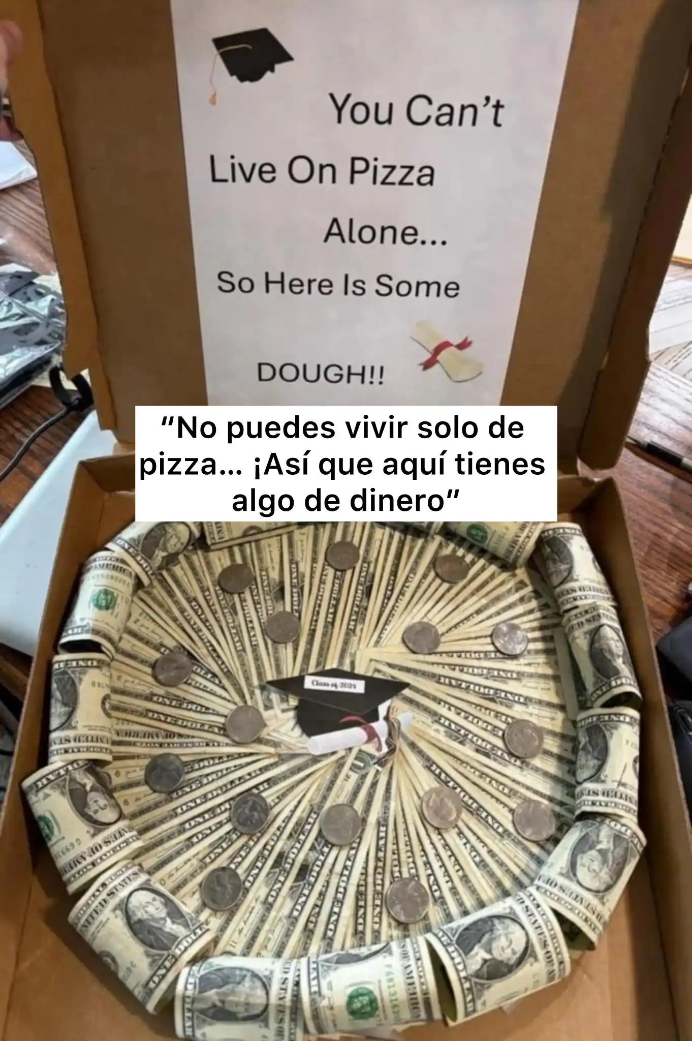 Image from Ceciarmy / Contenido Único: El dueño de una pizzería sorprendió así a su empleado por su graduació...