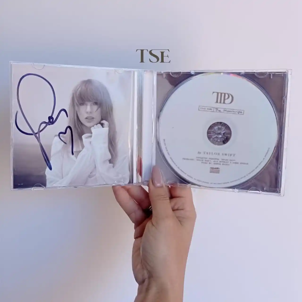 Image from Taylor Swift | Español 💚💛💜❤️🩵🖤: 📣 *¡Estamos de vuelta!* 💫 Hace un tiempo tuvimos que pausar todo po...