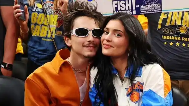 Image from Daily Mail | Kardashians News: Kylie Jenner and Timothee Chalamet put on ANOTHER courtside kiss fest ...
