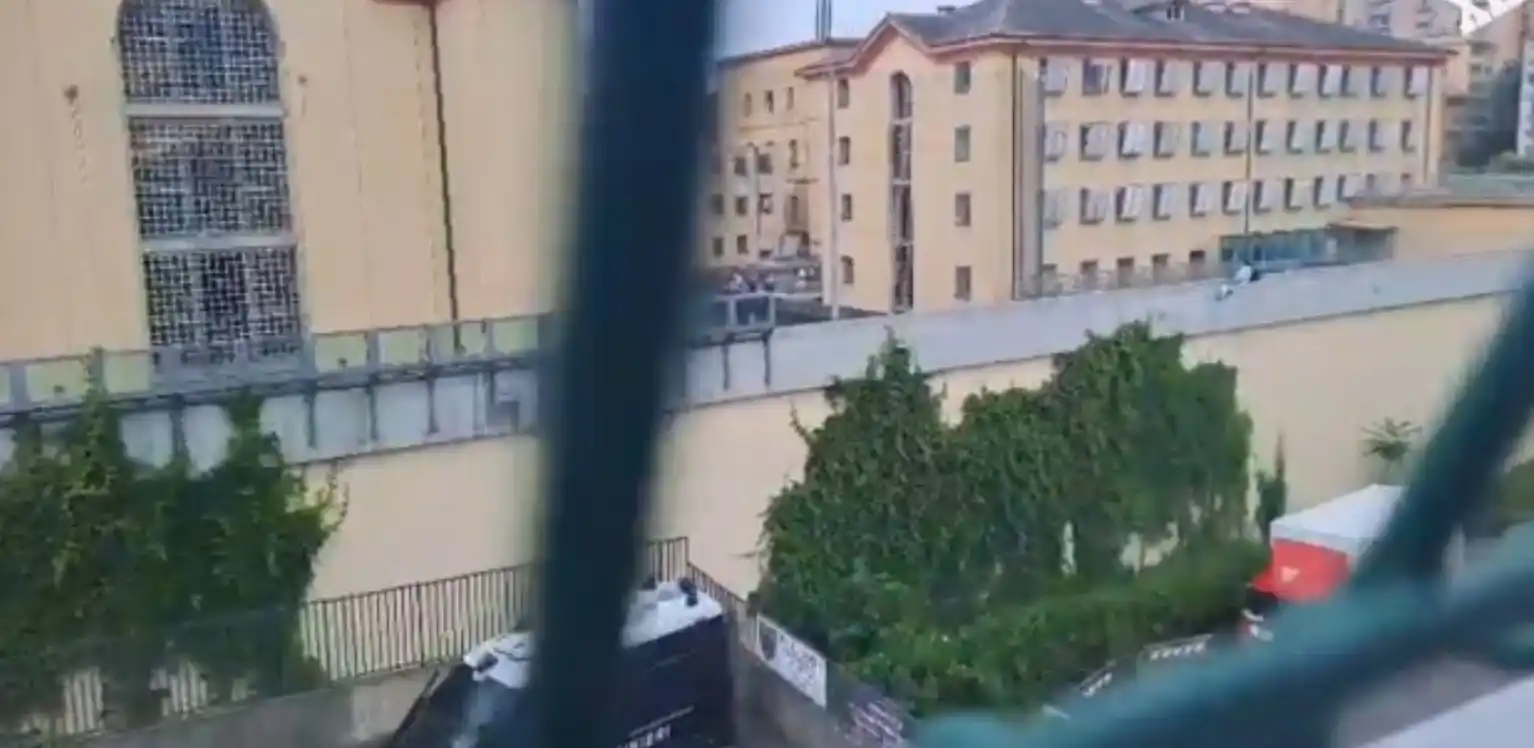 Image from Il Secolo XIX: *Rientrata l’emergenza a Marassi, detenuti rientrati nelle celle. Agen...