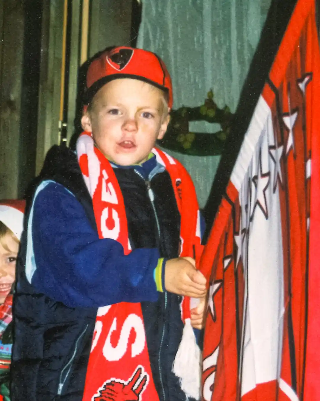 Image from 1. FC Kaiserslautern: Vom NLZ-Spieler zum Profi. Vom Betze-Fan zum FCK-Kapitän. Vom Bolzplat...