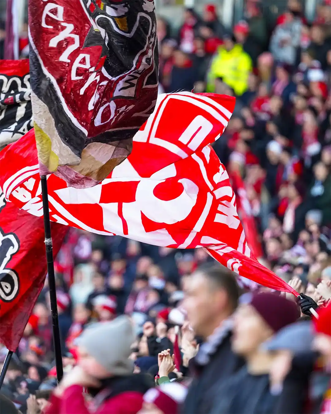 Image from 1. FC Kaiserslautern: Was wär Euch lieber: ▶️ Mit einem Heimspiel die Saison beginnen ⏹️ o...