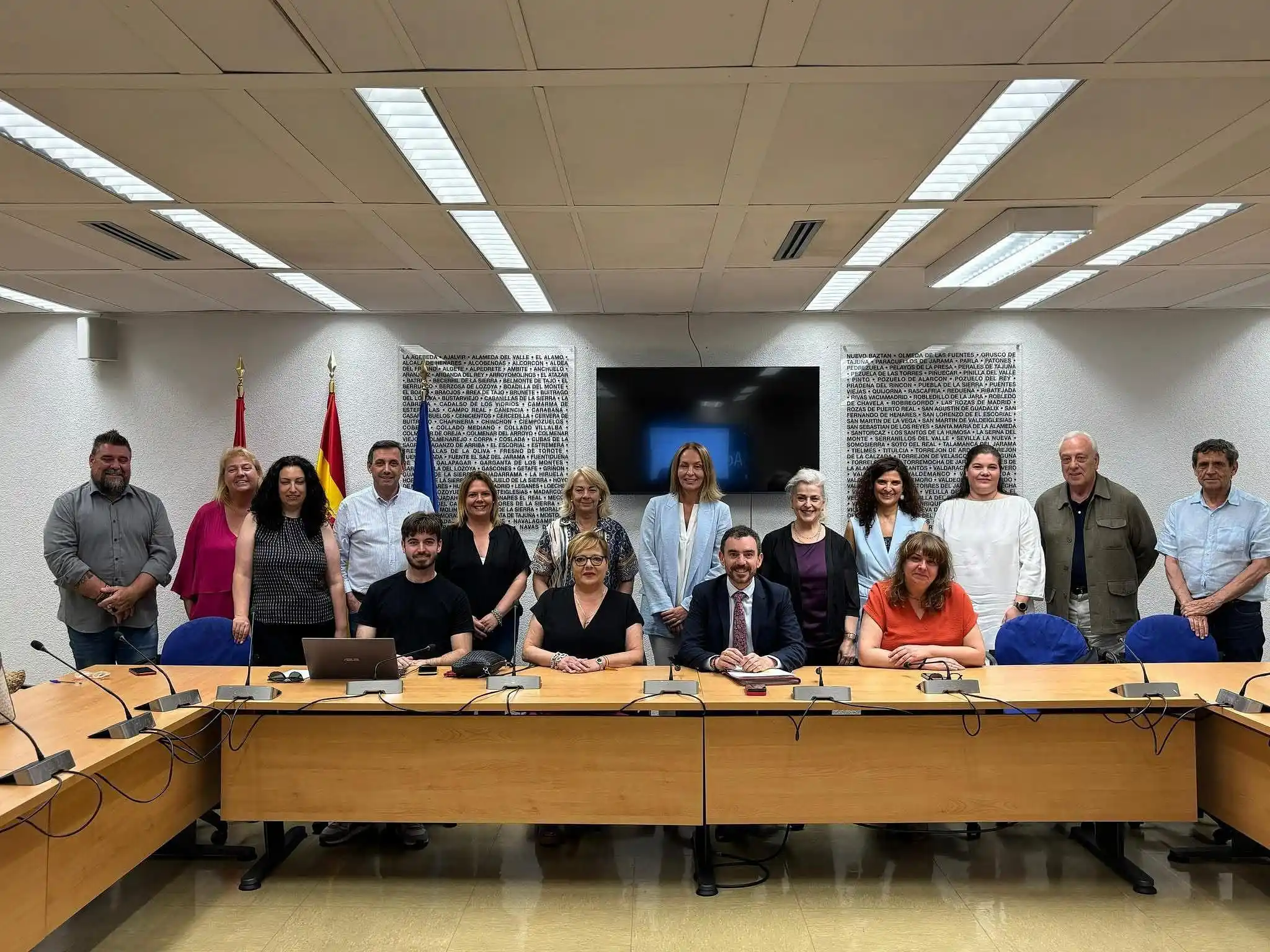 Image from Ayuntamiento de Torrejón de Velasco: 📆Hoy nos hemos reunido en la Comisión de mayores y el Director Genera...