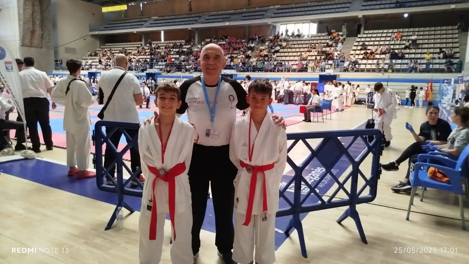 Image from Ayuntamiento de Torrejón de Velasco: Los karatecas del Club Karate Torrejón de Velasco (Colegio El Catón) Á...