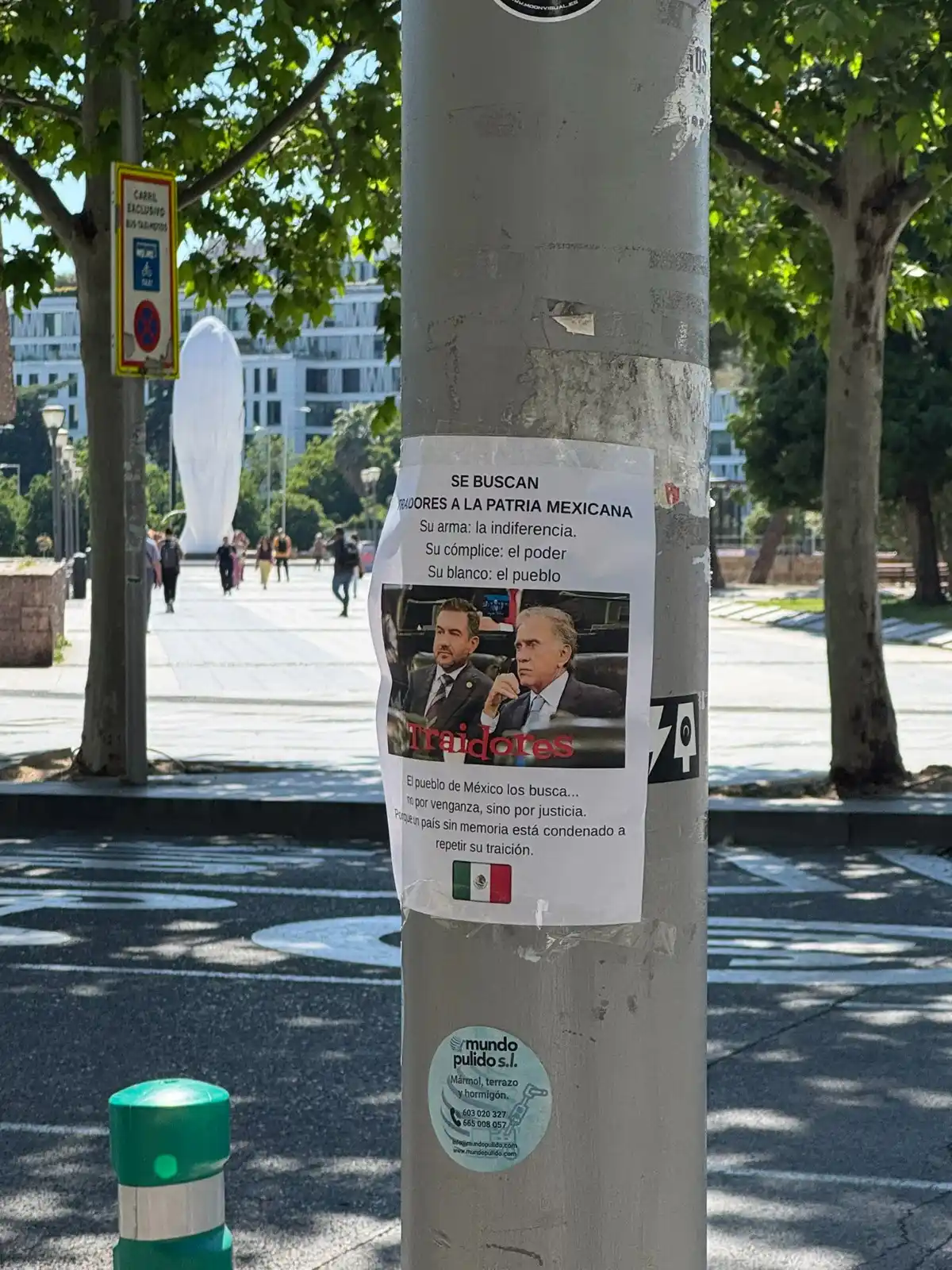 Image from Personajes México: Los Yunes andan por Madrid y algunos panuchos empezaron a pegar cartel...