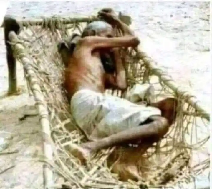Image from ➳ᴾᵀᴵ ᭄𝑺𝒐𝒄𝒊𝒂𝒍 𝑴𝒆𝒅𝒊𝒂.ೃ࿐♥️✌️: *_اٹھو جناب! ٹیکس دینا ہے۔_* *_تاکہ اشرافیہ دبئی، لندن میں مزید جائید...