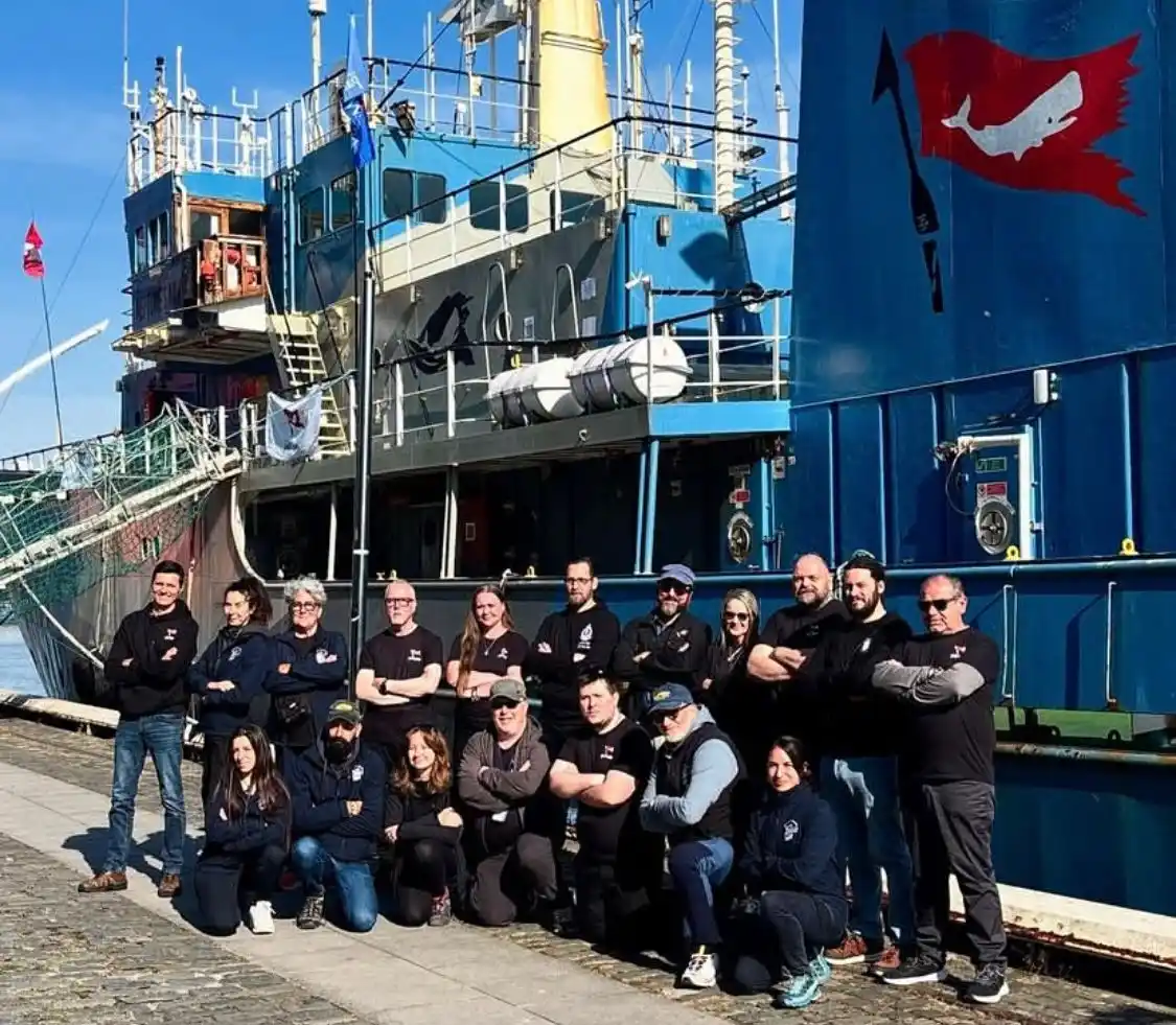 Image from Captain Paul Watson Foundation - Italia 🐋: Il nostro arrivo in Irlanda 🇮🇪 ha portato alla luce qualcosa di pote...