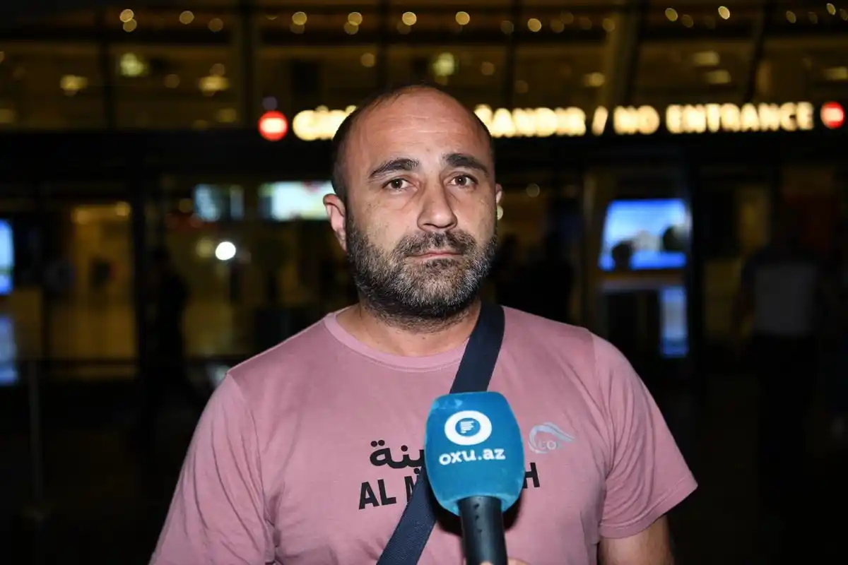 Image from OXU.AZ: "Təyyarədə halı pisləşən Tural Mehdiyevə həkim tərəfindən ilkin tibbi ...