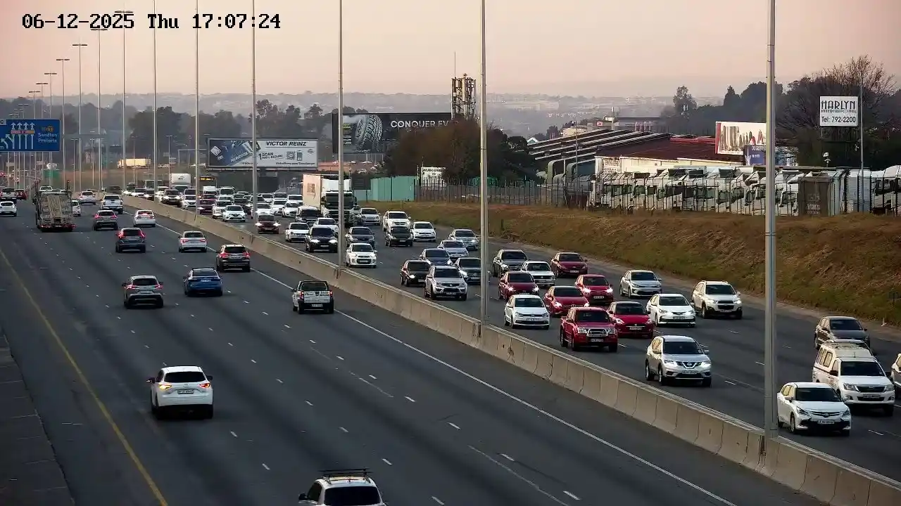 Image from LIVE TRAFFIC & Road incidents Channel: U/D 💥Crash on N1 Southbound after Malibongwe Dr is now clear, Free fl...