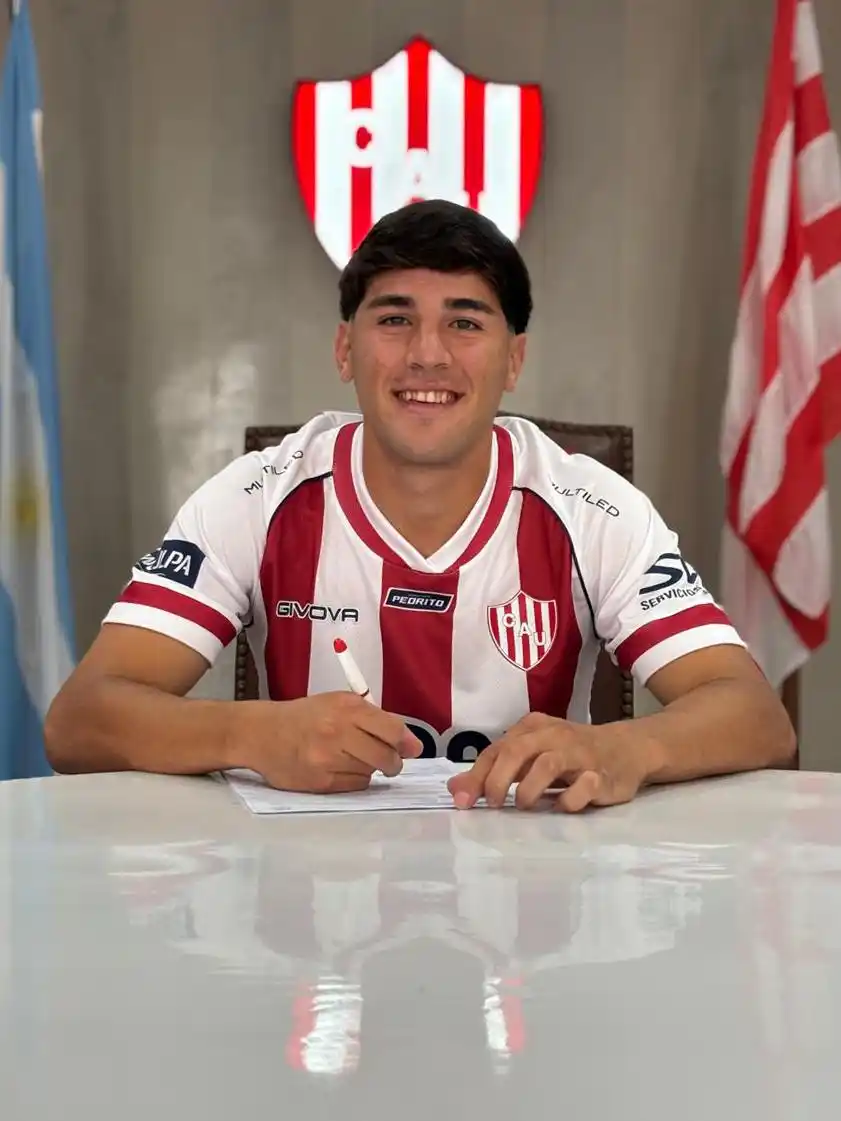 Image from Club Atlético Unión: ▶️ El delantero Tatengue Tomás Romero firmó su primer contrato con Uni...