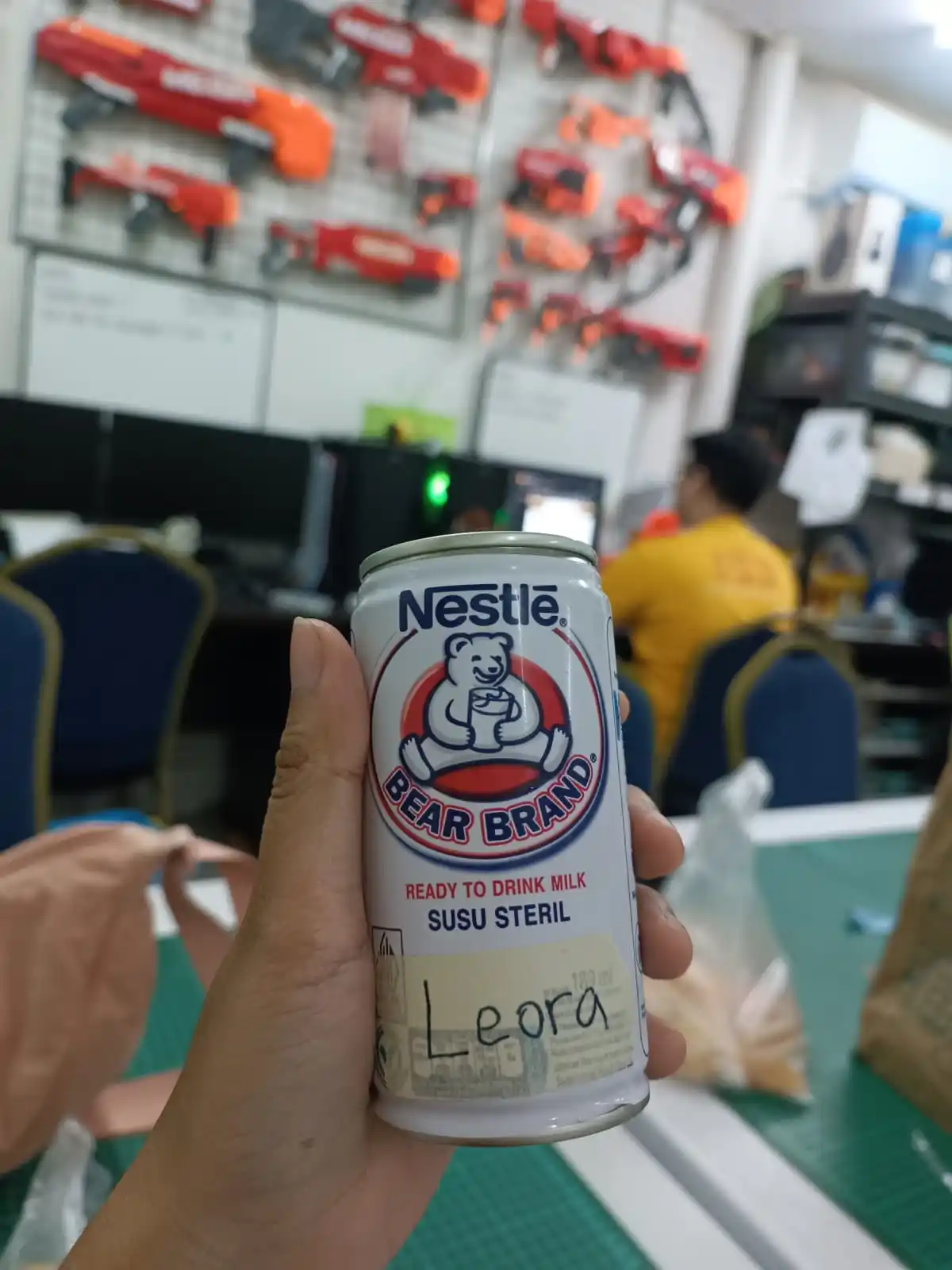 Image from sudut kamar leo.: habis itu sampailah aku di gereja. begitu aku masuk, ada satu orang yg...