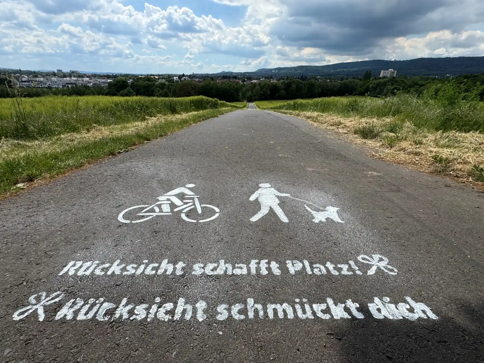 Image from Polizei Nordhessen: 🚲 *Heute ist Welttag des Fahrrads* 🚲 Die Kampagne „ _Rücksicht schm...
