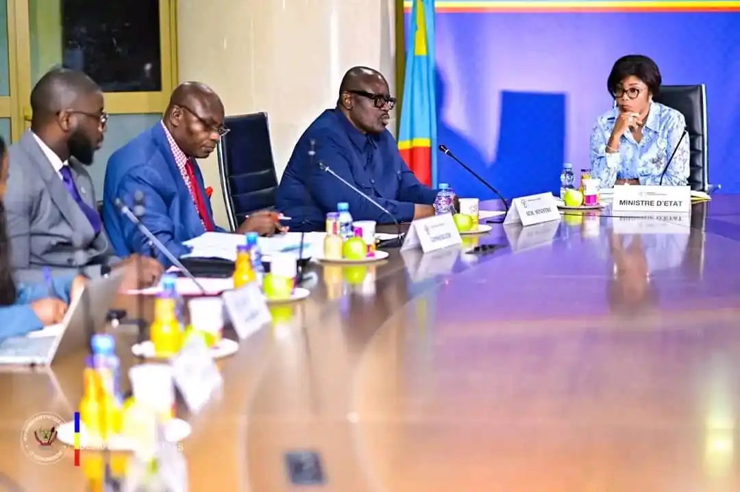 Image from Les Vrais Révolutionnaires (VR): Le projet de la zone économique spéciale de MUSOMPO au centre des écha...