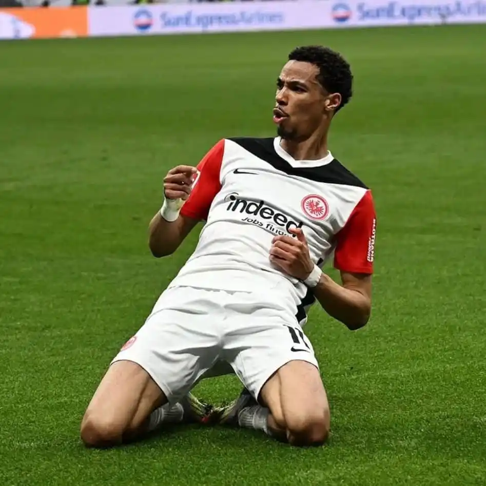 Image from SOCCER WORLD News HQ: Manchester United have entered the race to sign Hugo Ekitiké. The Red ...