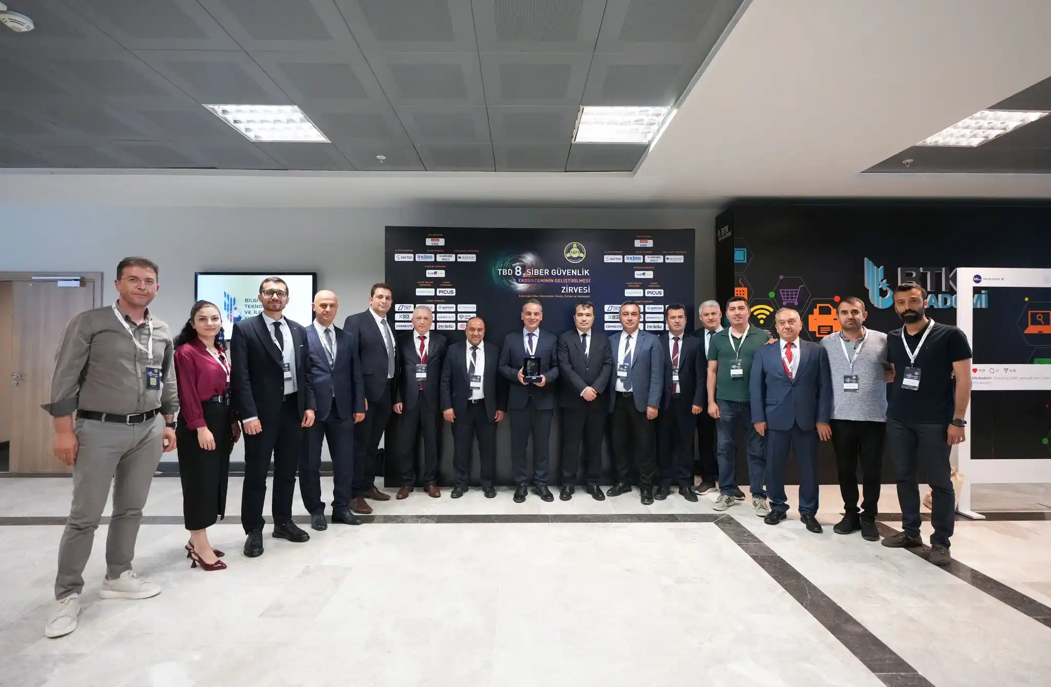 Image from Millî Eğitim Bakanlığı: 🏆 MEB’e, “Siber Güvenlik Ekosistemine Katkı Veren Kamu Kurumu” Ödülü ...