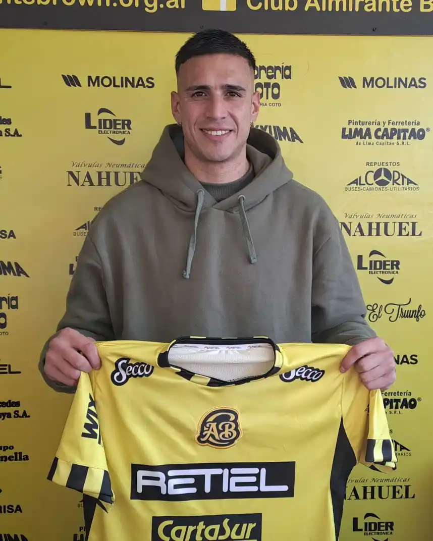 Image from Club Almirante Brown ✔️: ¡Nueva incorporación para la defensa! Gerardo Alegre Rojas firmó su c...