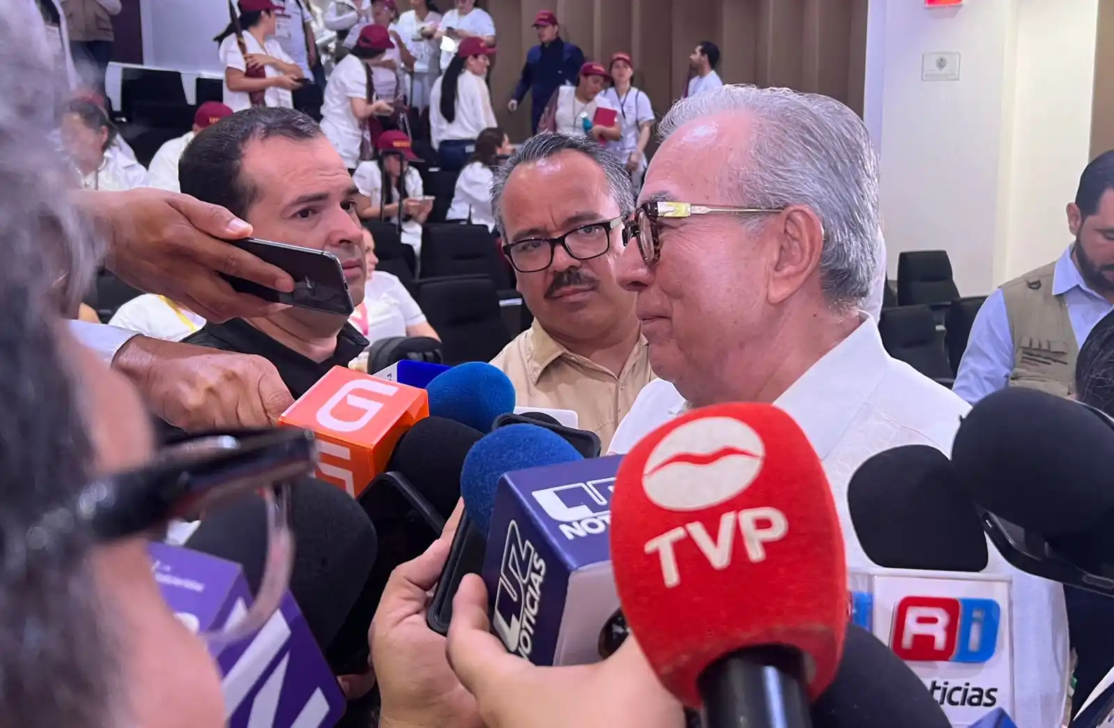 Image from Canal de información Las Noticias TVP 📺📡🎥: Reacciona Rocha Moya al viaje del Alcalde de Elota ✈️ 🇫🇷 https://tvp...