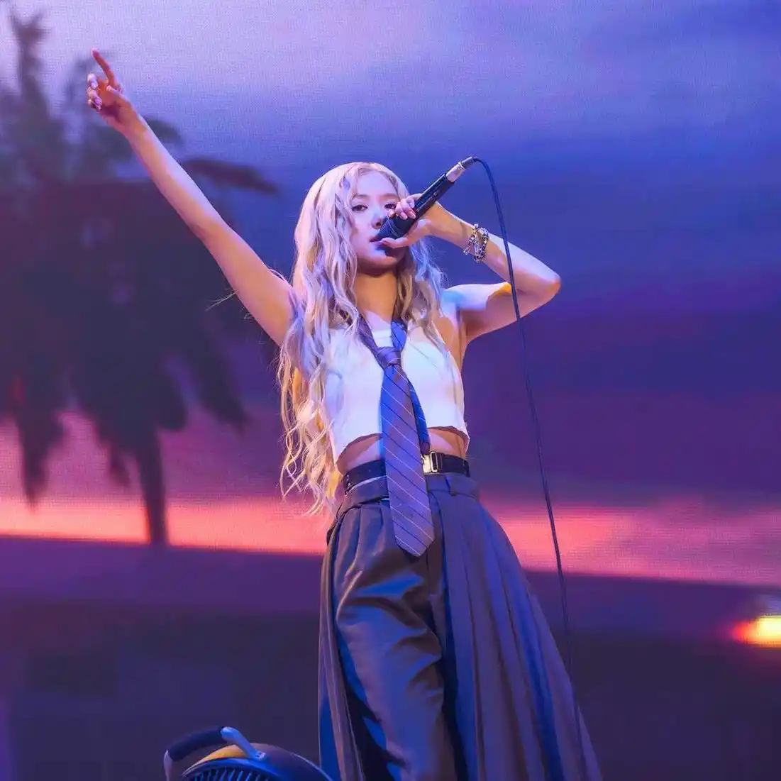 Image from BLΛƆKPIИK GLOBΛL: ROSÉ is in talks to perform at the 2025 MTV <a class="text-blue-500 ho...