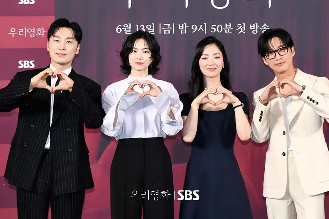 Image from Noticiero de Doramas: Se compartió la foto grupal del evento de presentación de la nueva ser...