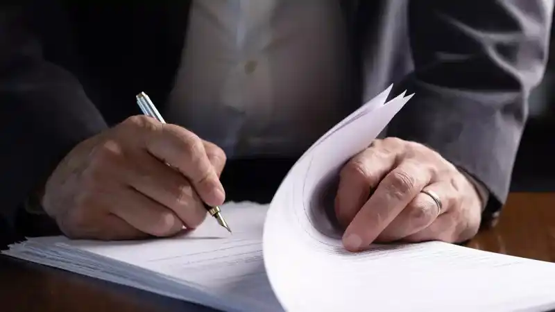 Image from VRT NWS: Vorig jaar hebben Vlamingen zo voor bijna 374 miljoen euro nagelaten a...