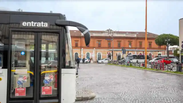 Image from CesenaToday: Autisti senza toilette, la protesta di un dipendente Leggi la notizia...