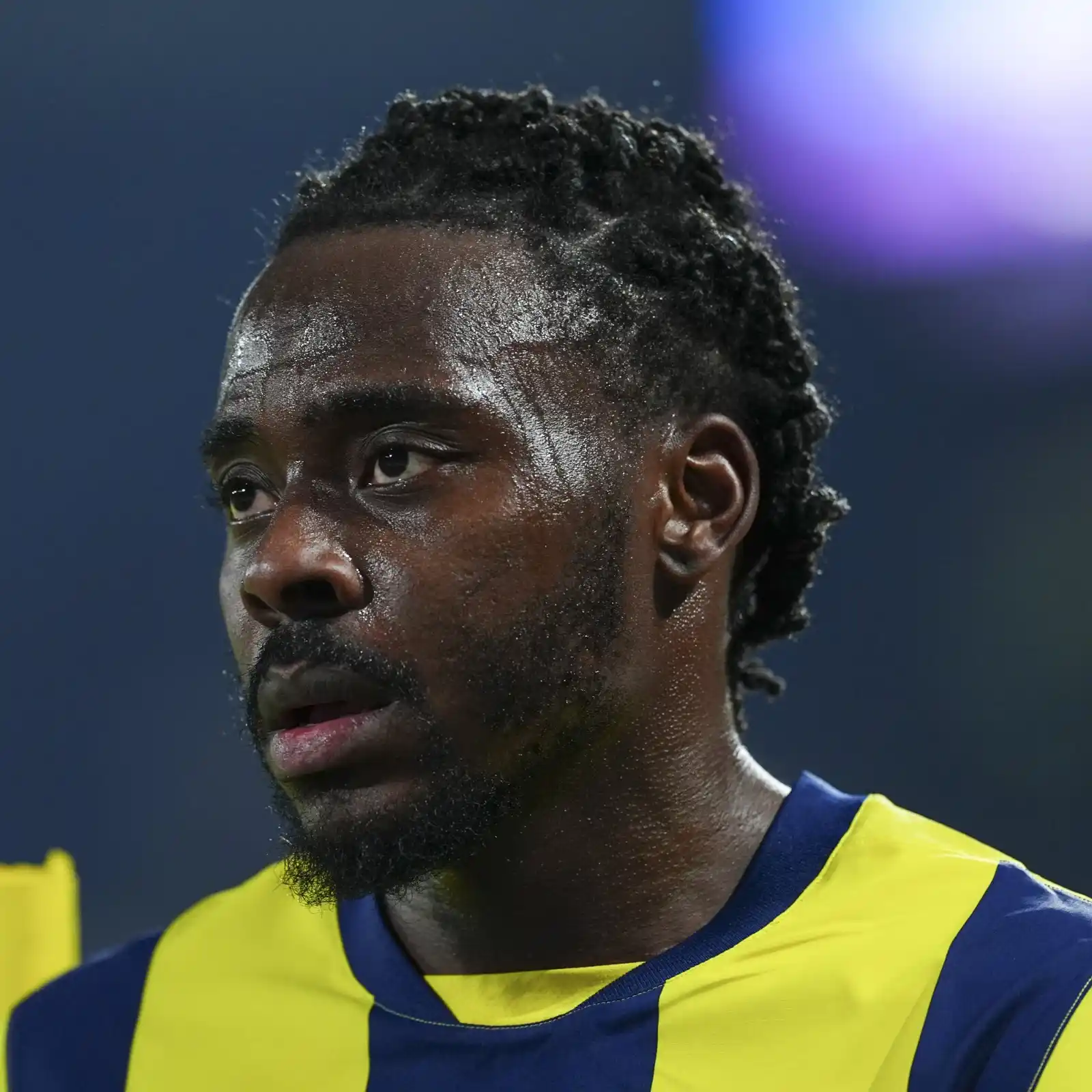Image from Mackolik: Beşiktaş, Osayi Samuel'le anlaşma sağladı. Nijeryalı sağ bek 2.5 mil...