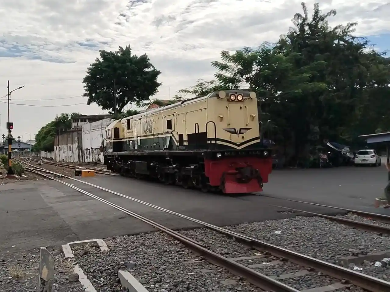 Image from ISKAI (Info dan Sensus Kereta Api Indonesia): *CC 201 83 34 SMC🔰 -> KA 277 Sri Tanjung* ```(SB-LPN)``` > Pcc: Put...