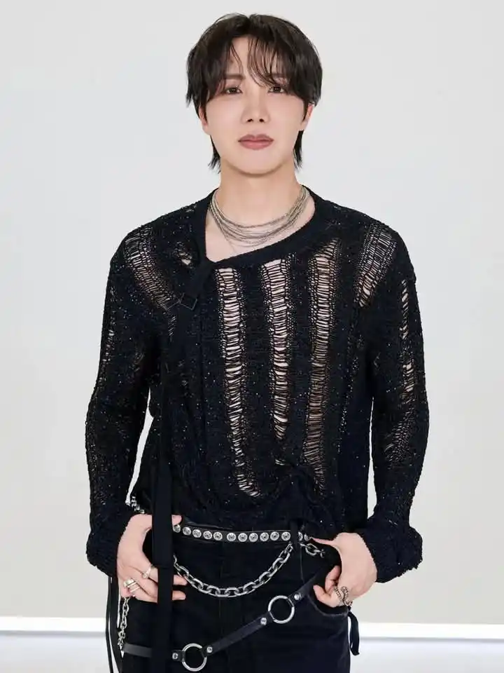 Image from 💜BTS INFO CR🇨🇷: — J-hope se vuelve aún más sexy con "Killin' It Girl", que sale hoy. ...