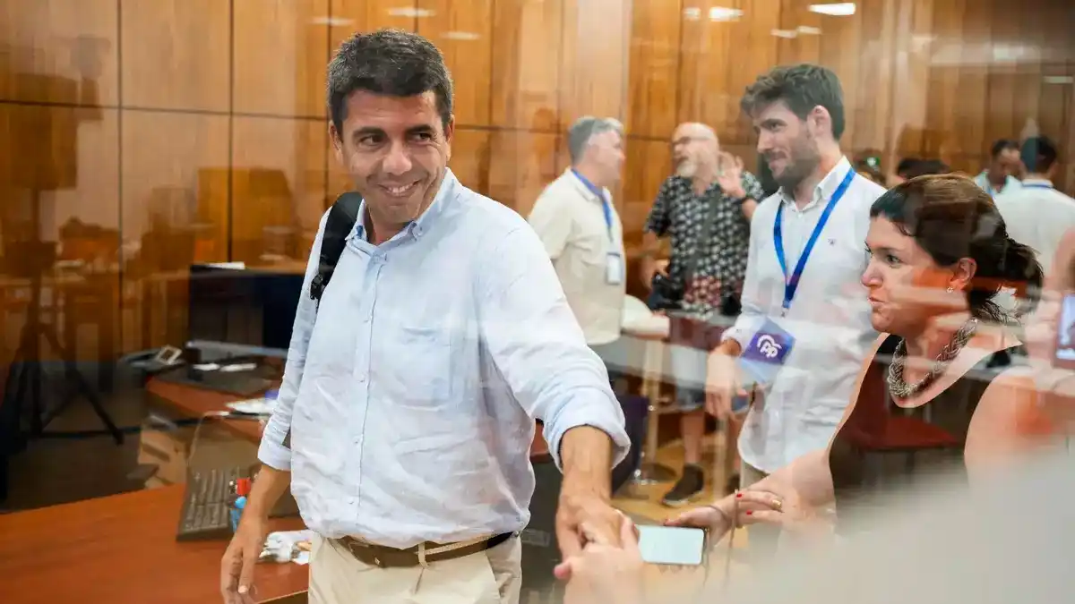 Image from elDiario.es Comunitat Valenciana: La "huida" a EEUU con la que Mazón justificó su ausencia en la romería...