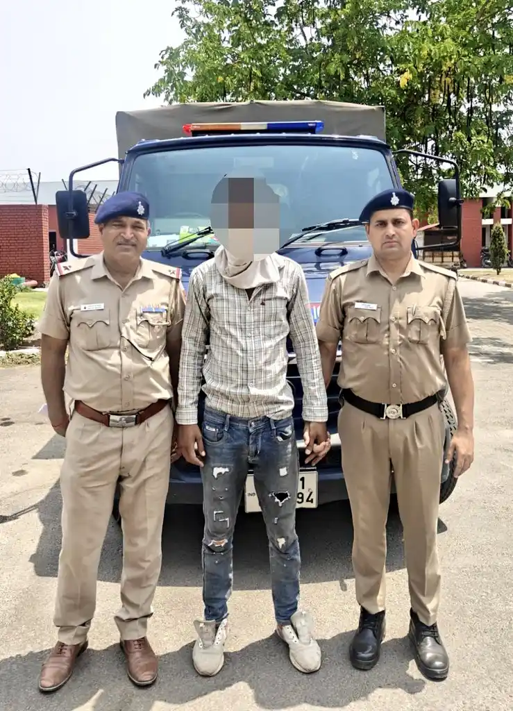Image from SSP UT CHANDIGARH (Official Account): 🚨 Action Against Criminals & Illegal Arms! @ChdPol nabbed 2 offender...