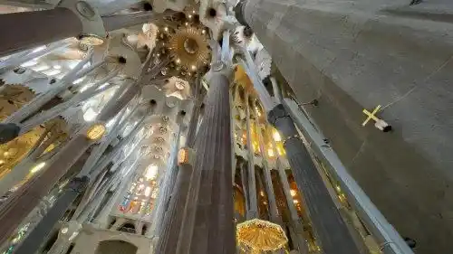 Image from VaticanNewsIT: *Antoni Gaudì, moriva 99 anni fa l'architetto della Sagrada Familia*  ...