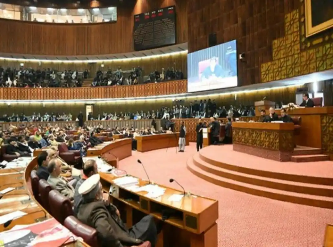 Image from Breaking News: *اسپیکر قومی اسمبلی اور چیئرمین سینیٹ کی تنخواہوں کی منظوری حکومت نے د...
