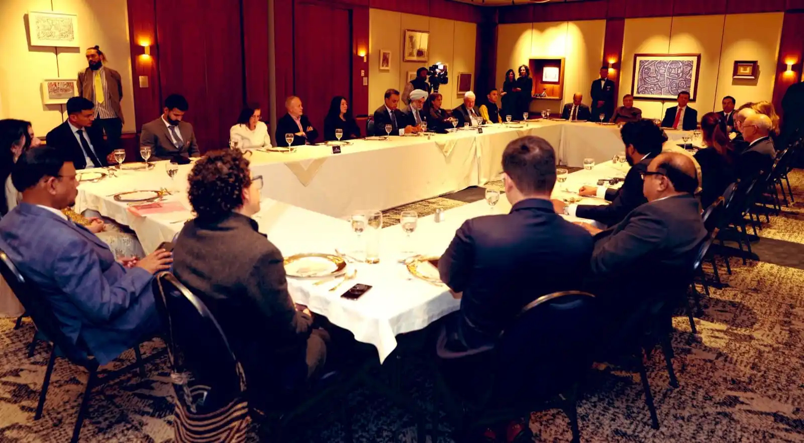 Image from Dr Shashi Tharoor: Delightful lunch discussion with thought leaders at the Colombia Counc...
