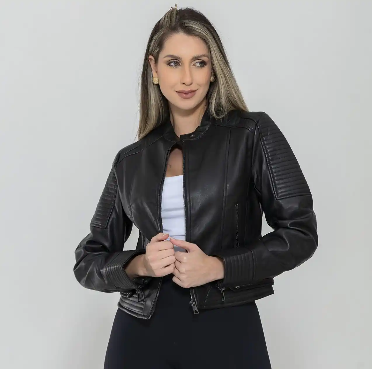 Image from Promoções e cupons 📢 por @achadinhosmos: ESTILOSA DEMAIS 😎  🛍 Jaqueta Feminina De Couro Slim Casaco De Frio M...