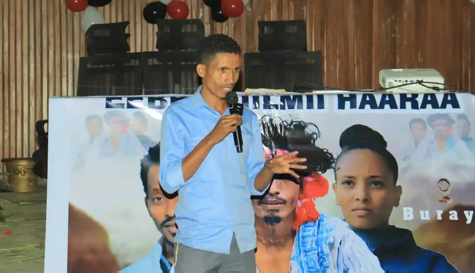 Image from Qubee TV: Fiilmiin matadureen isaa 'Madaa Barnootaa' jedhu eebbifame Qubee TV ...