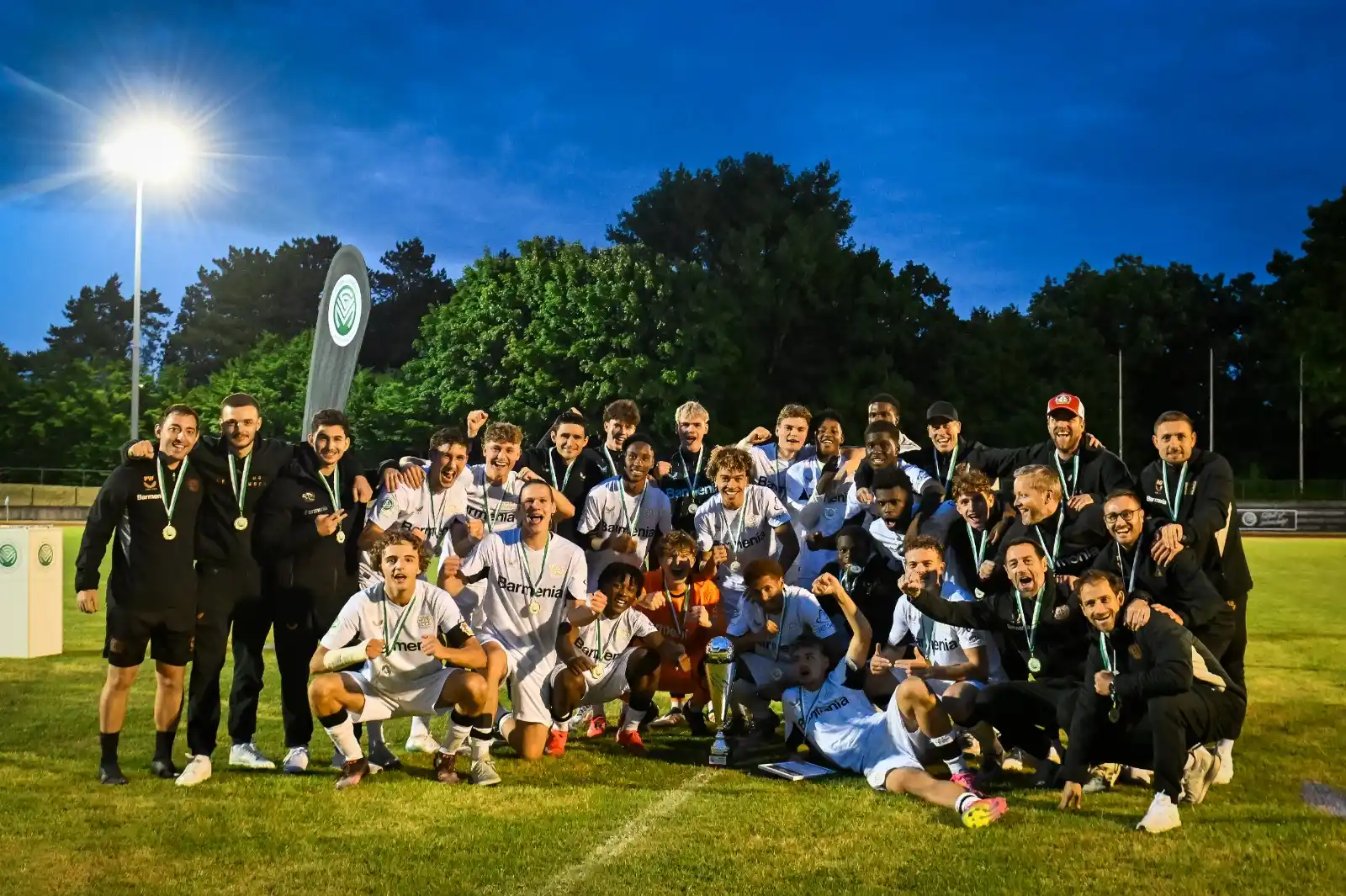 Image from Bayer 04 Leverkusen: 🏆 *Glückwunsch zum FVM-Pokalsieg, Jungs!* Die Bayer 04-U19 schlägt ...