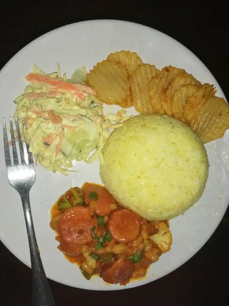 Image from Kubika nekurongedza mumba Chef SK🍴🚿🧹💅🇿🇼: Plate 9 yellow rice,potato chips, russion mixed wth beans and coslw s...