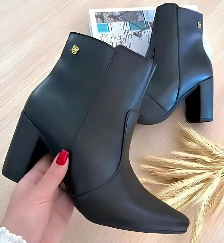 Image from Promoções e cupons 📢 por @achadinhosmos: PRECINHO 🖤 🛍️ Bota Bico Fino Coturno Feminino Cano Curto Salto Conf...