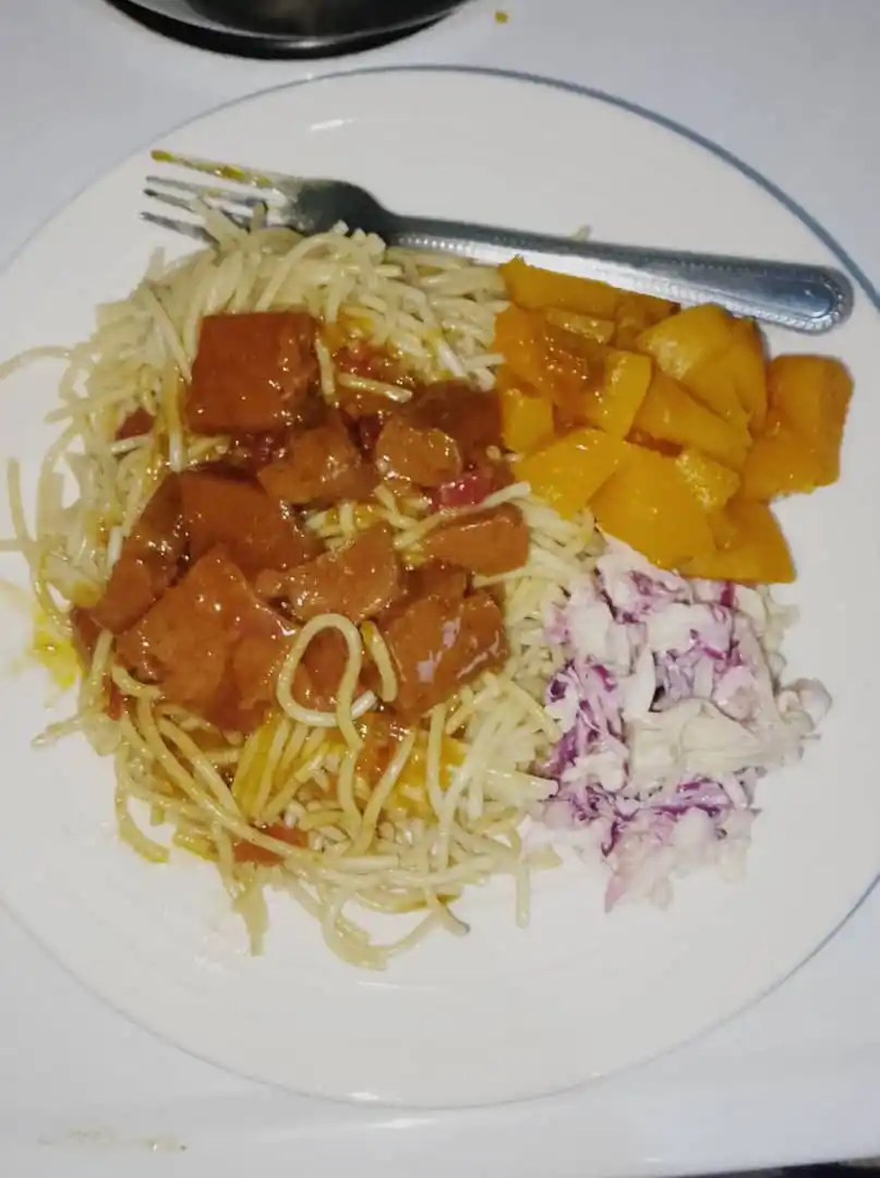 Image from Kubika nekurongedza mumba Chef SK🍴🚿🧹💅🇿🇼: Rate my plate out of 10 .... Spaghetti, corned beef, butternut and col...